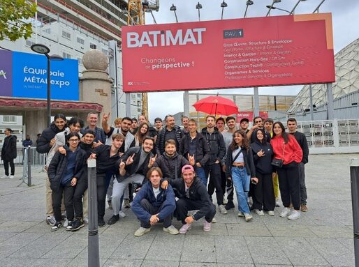 Happy students in Batimat